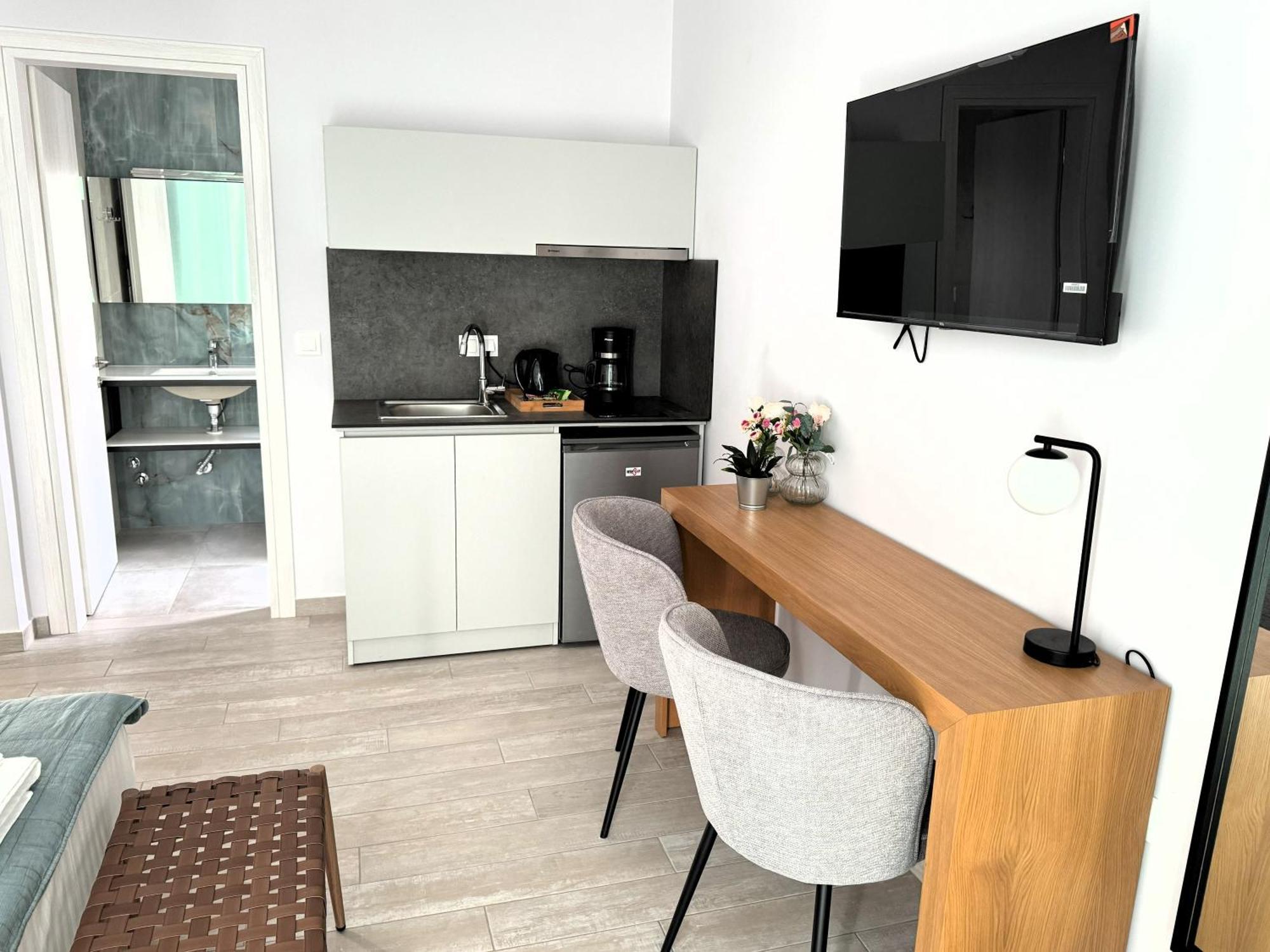 Acra Melia Apartment Palaiontsiflikion Exterior photo