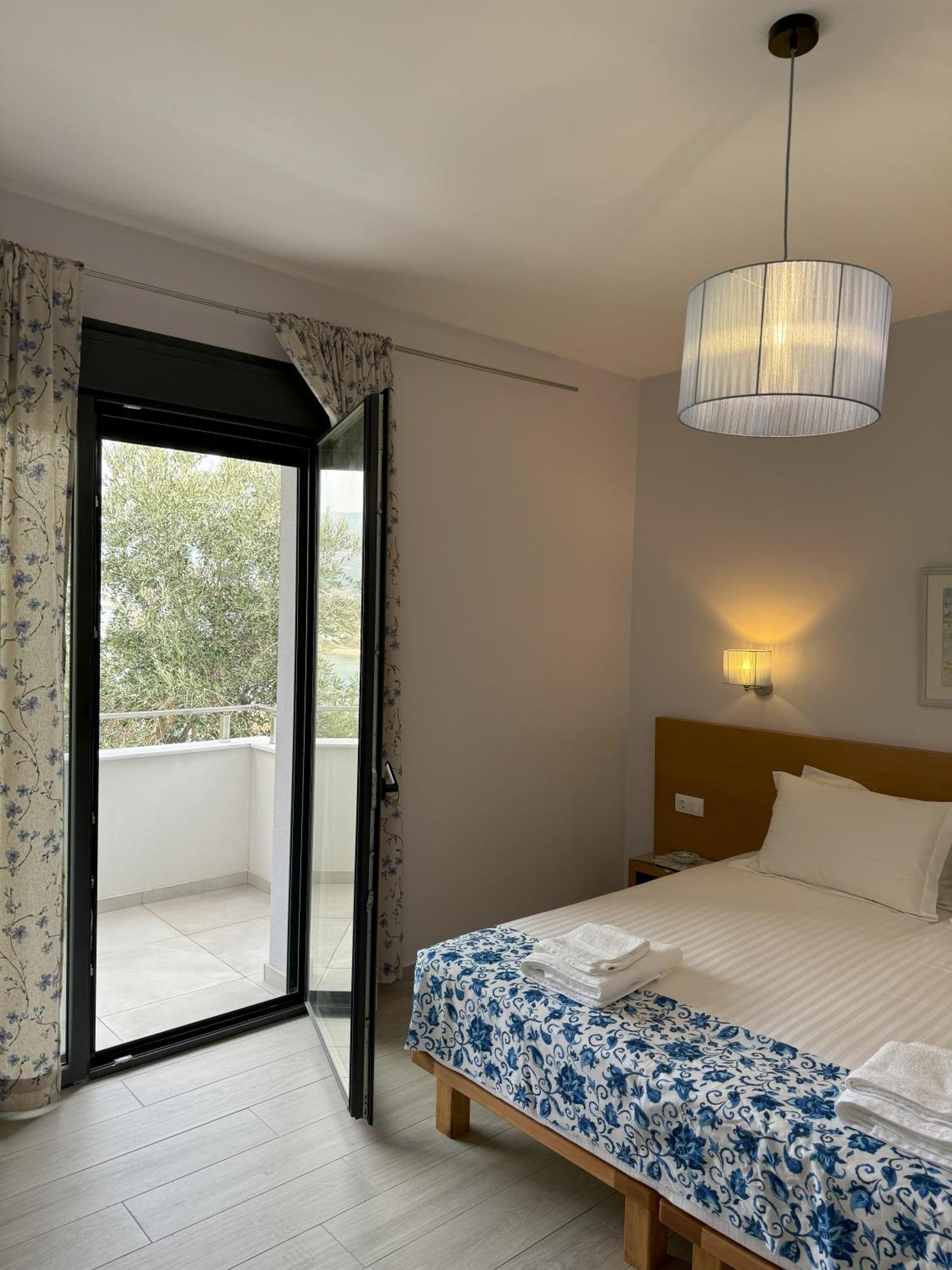 Acra Melia Apartment Palaiontsiflikion Exterior photo