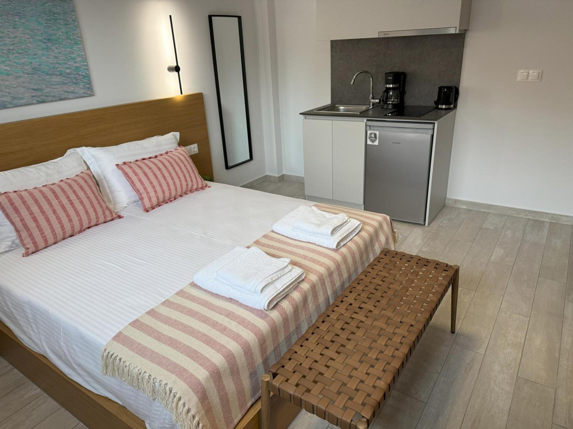 Acra Melia Apartment Palaiontsiflikion Exterior photo